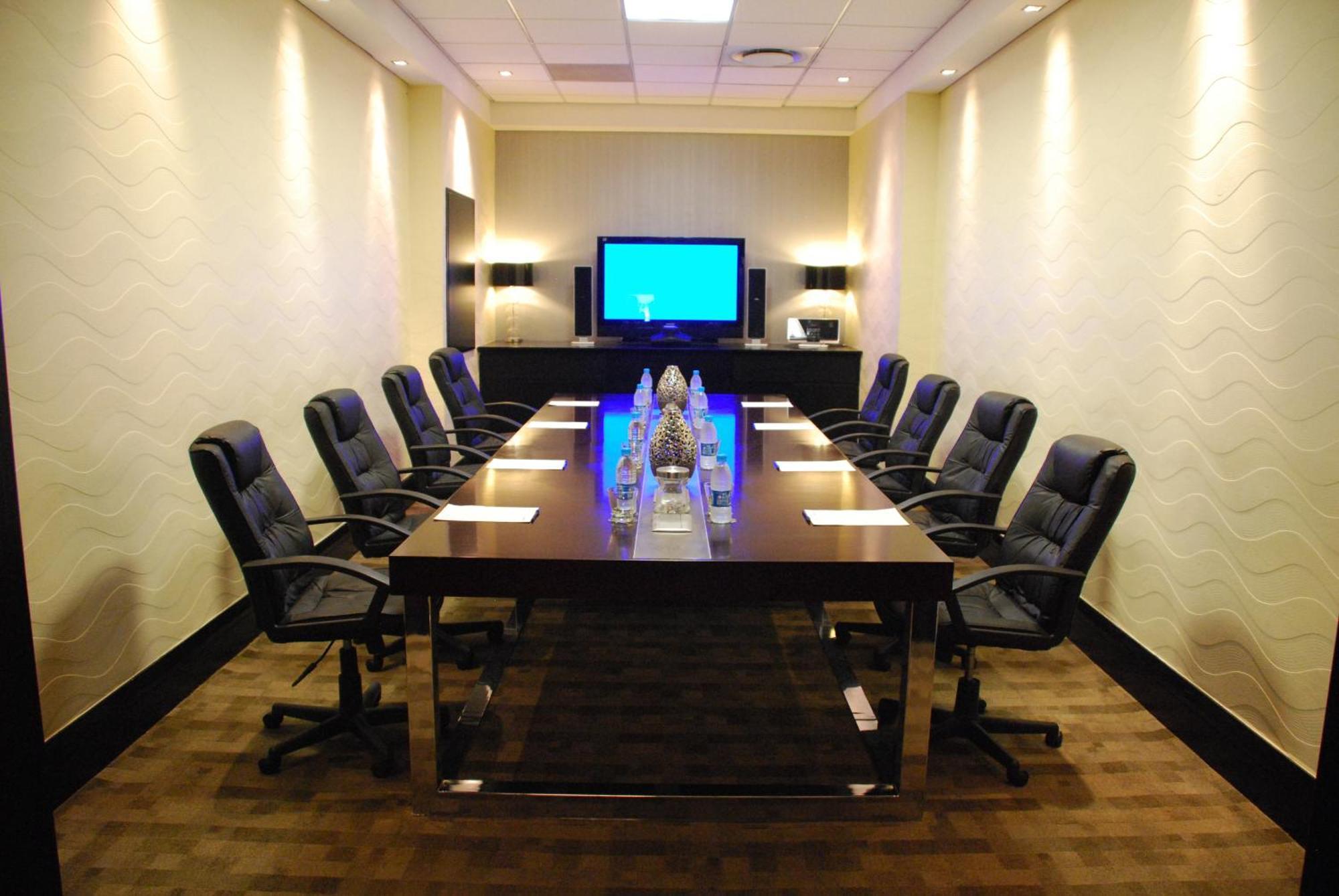 Southern Sun Or Tambo International Airport Kempton Park Eksteriør billede Meeting room